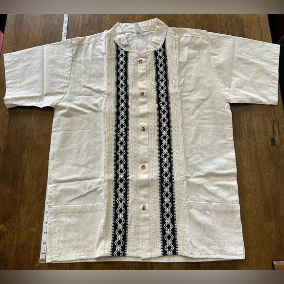 Men's Cream and Black Guayabera Shirt Size M - Picture 5 of 12